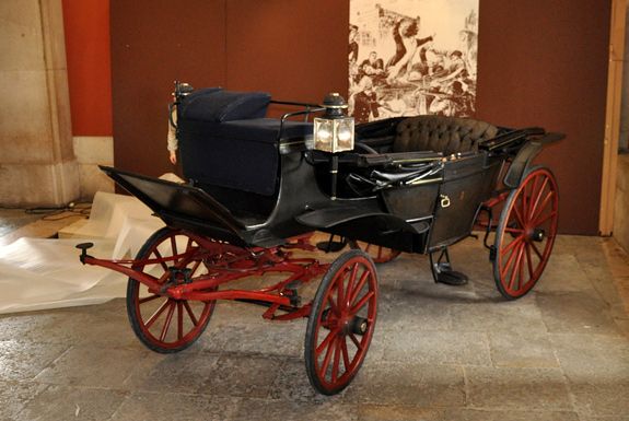 Coche que transportava o Rei D. Carlos e o príncipe D. Luís Filipe quando foram assassinados, em 1908
